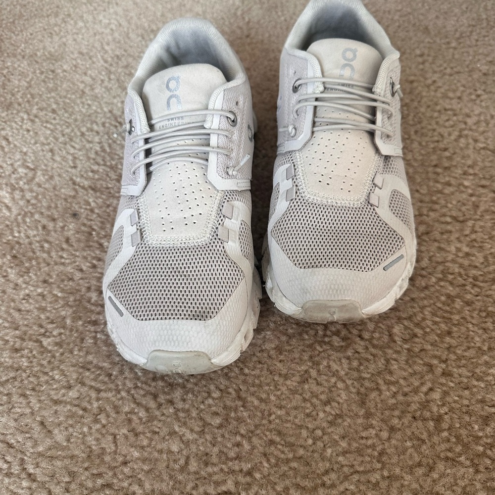 On Running shoes women’s